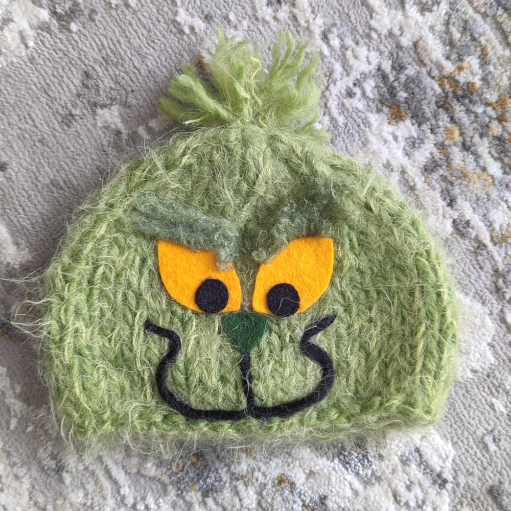 Newborn Grinch knit hat